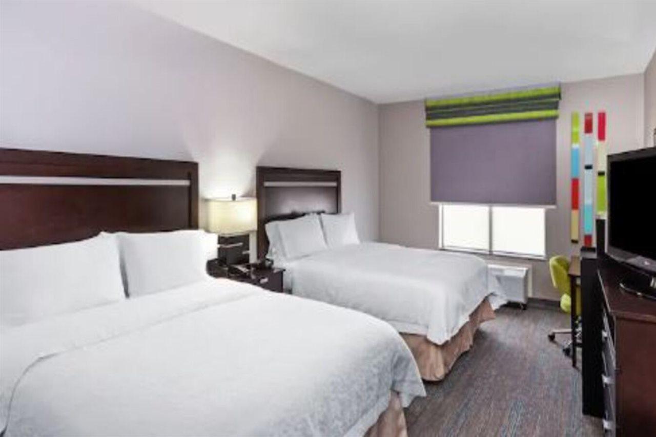 Hampton Inn & Suites Houston/League City Exterior photo