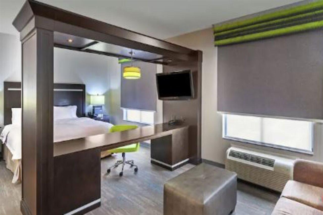Hampton Inn & Suites Houston/League City Exterior photo