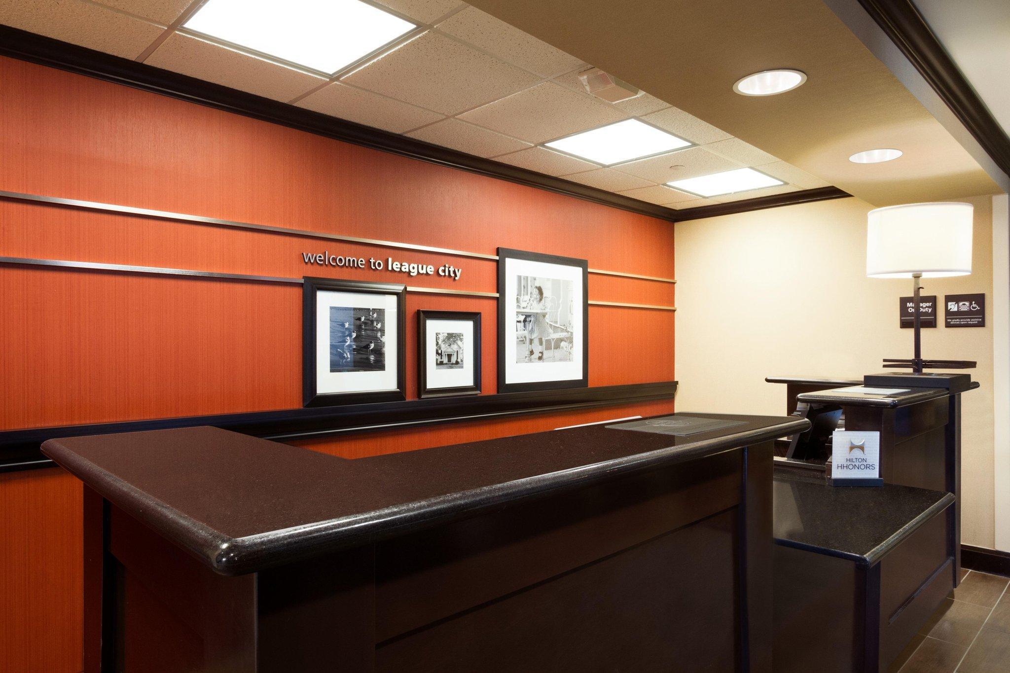 Hampton Inn & Suites Houston/League City Exterior photo