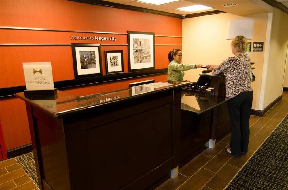 Hampton Inn & Suites Houston/League City Interior photo