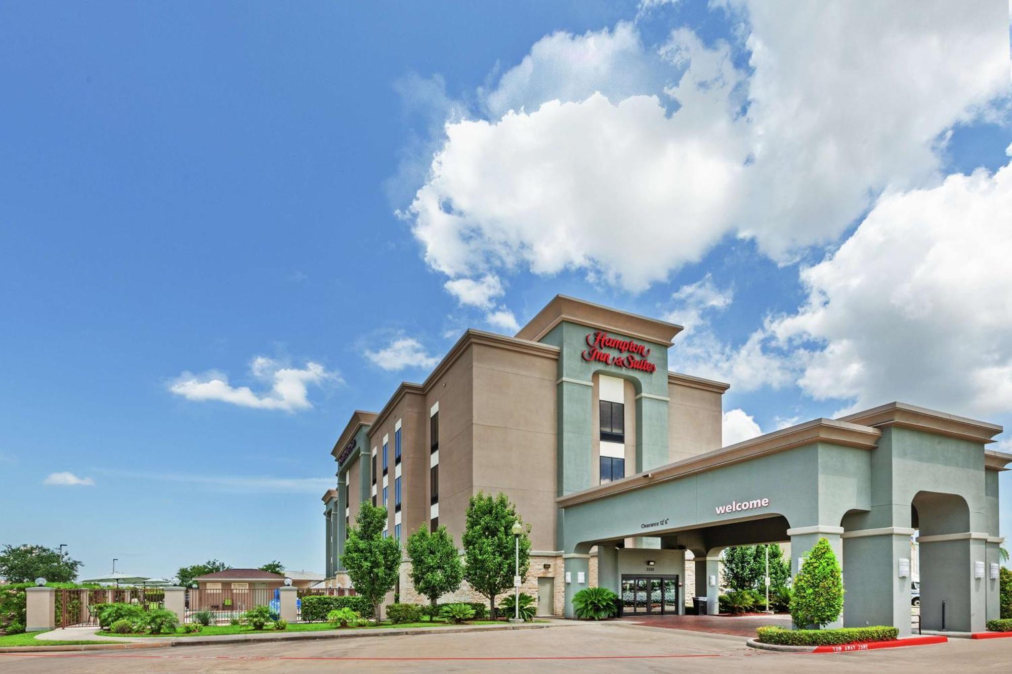 Hampton Inn & Suites Houston/League City Exterior photo