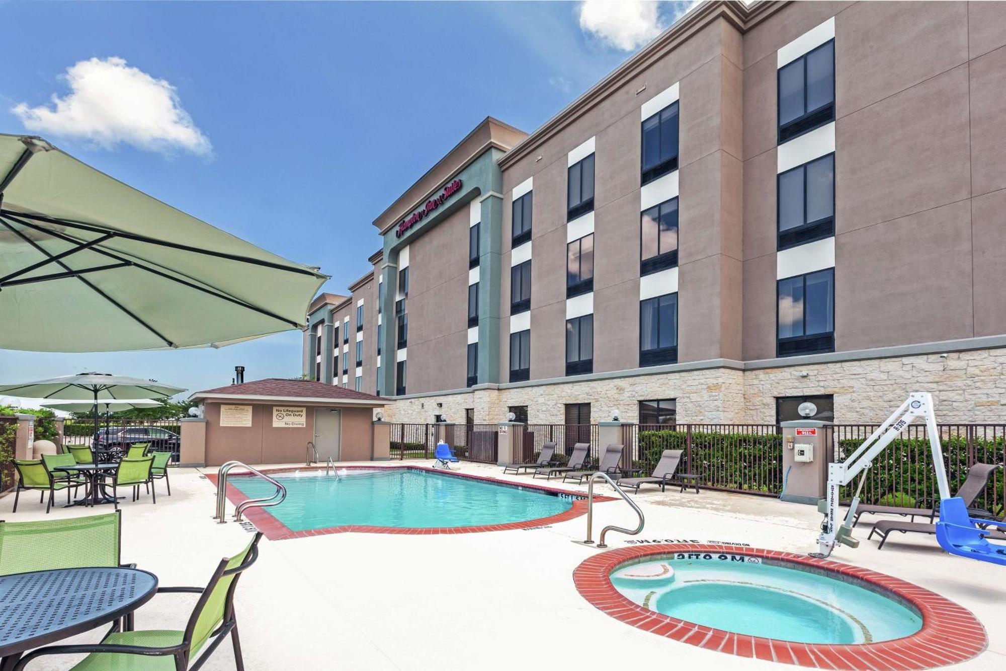 Hampton Inn & Suites Houston/League City Exterior photo